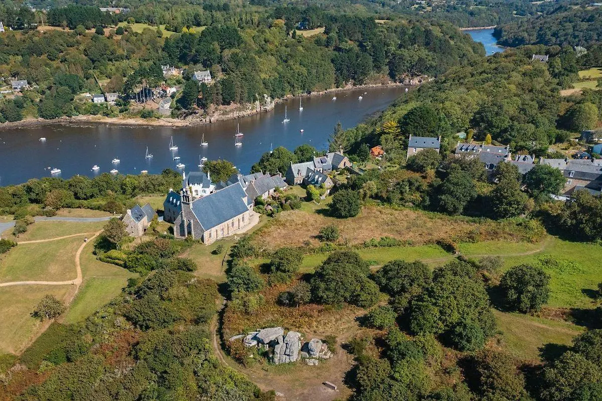 Ploumilliau La Caleche De Kergomar Bed & Breakfast
